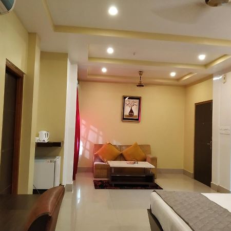 Hotel Sc Continental Itānagar Екстериор снимка
