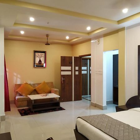 Hotel Sc Continental Itānagar Екстериор снимка
