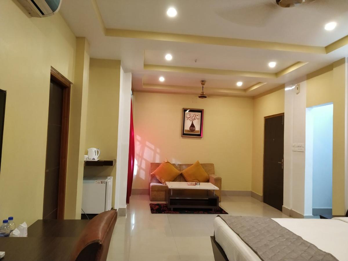 Hotel Sc Continental Itānagar Екстериор снимка