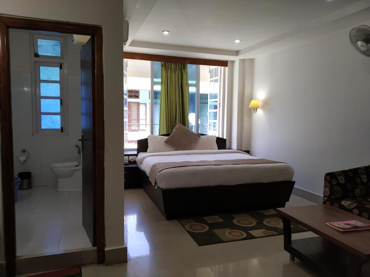 Hotel Sc Continental Itānagar Екстериор снимка