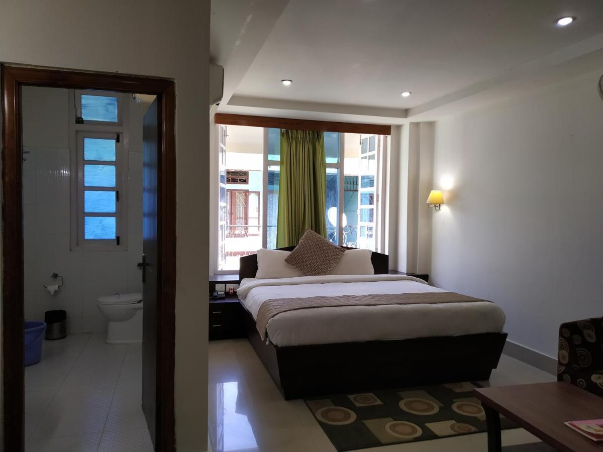 Hotel Sc Continental Itānagar Екстериор снимка