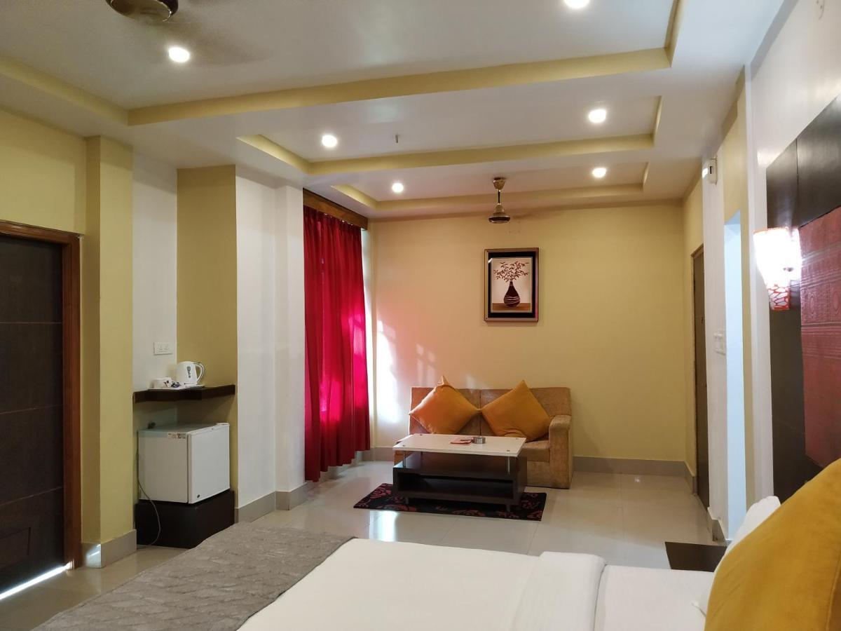 Hotel Sc Continental Itānagar Екстериор снимка