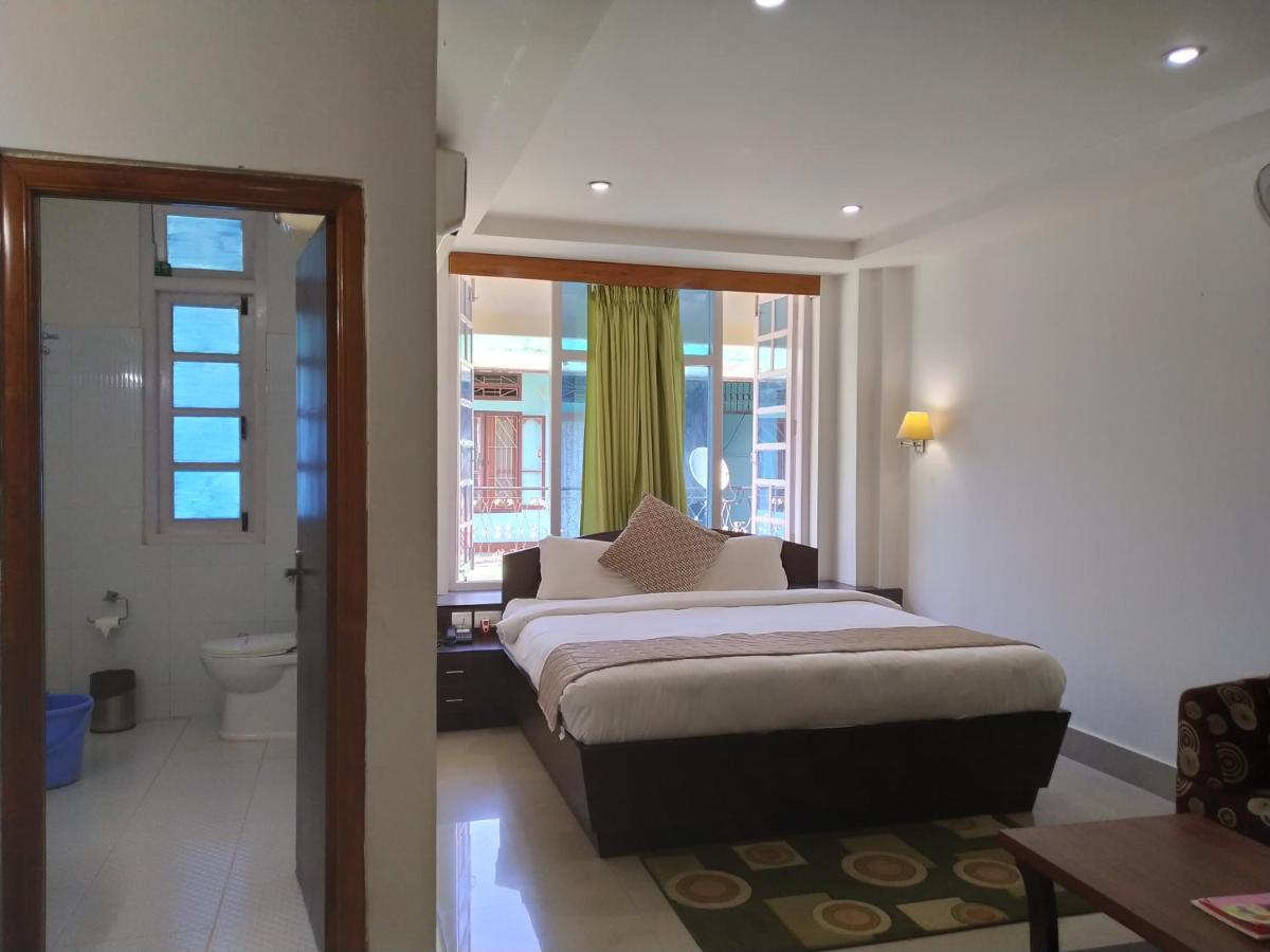 Hotel Sc Continental Itānagar Екстериор снимка