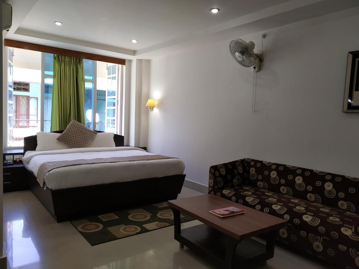 Hotel Sc Continental Itānagar Екстериор снимка