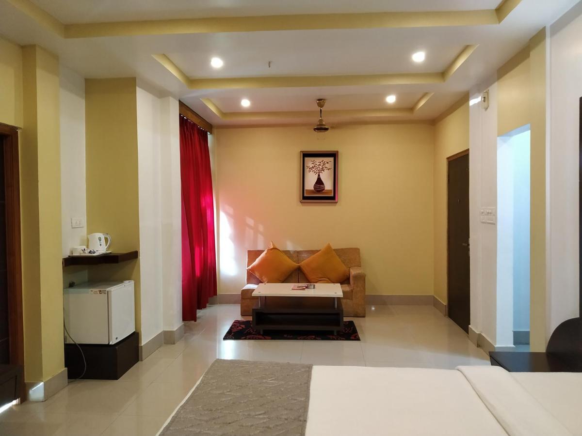 Hotel Sc Continental Itānagar Екстериор снимка