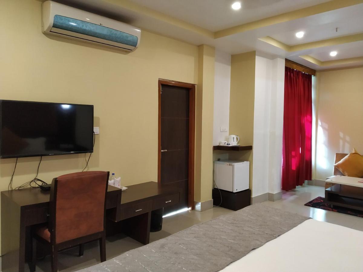 Hotel Sc Continental Itānagar Екстериор снимка
